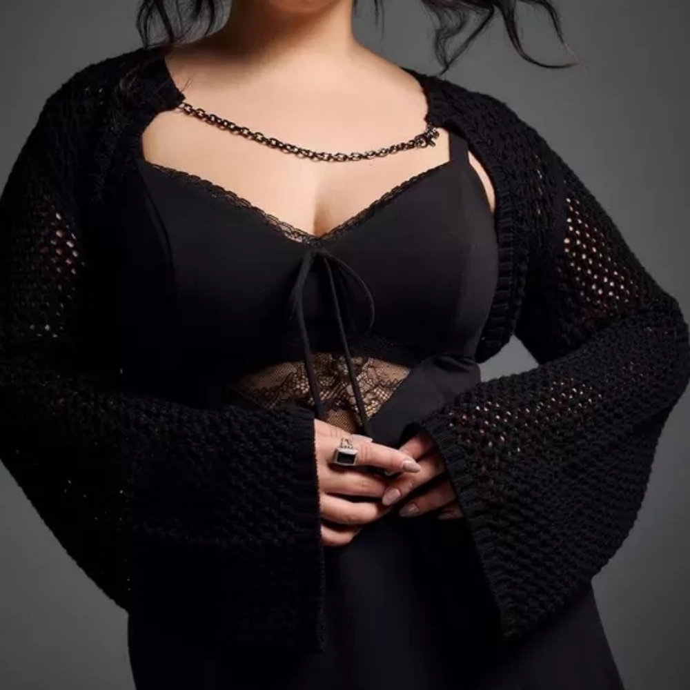 Torrid Black Nightfall Goth Open Weave Chain Detail Ultra-Crop Shrug 2X 18 NWT